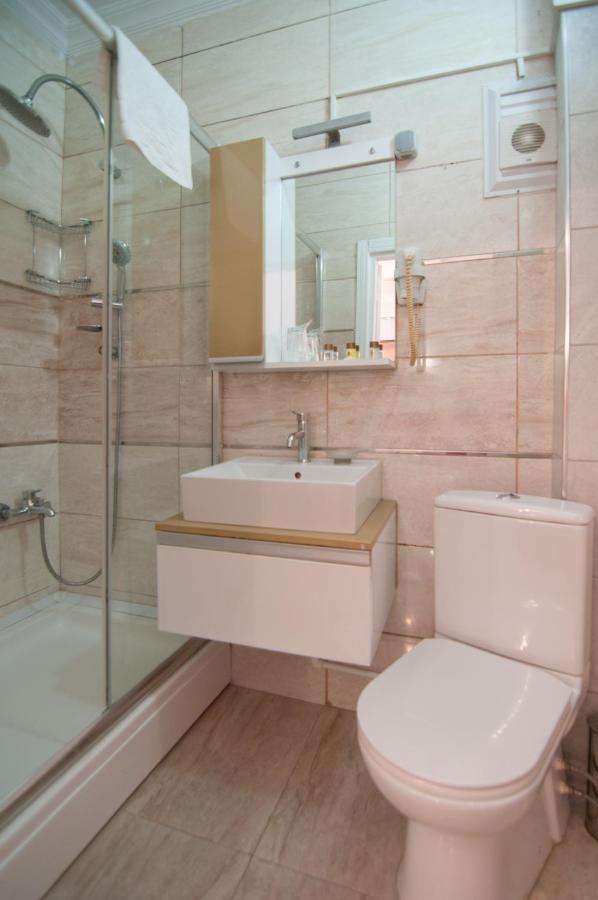 Genius Hotel Istanbul Bagian luar foto